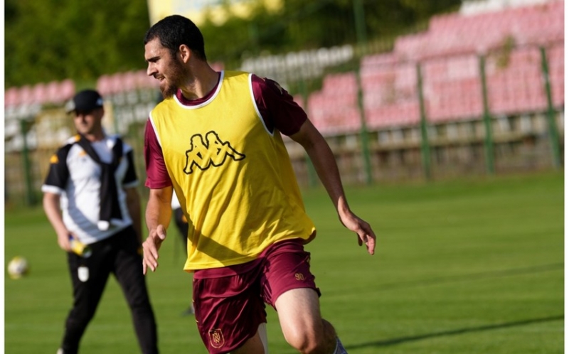 neftchi-iki-futbolchusunu-evezedici-heyete-gonderib