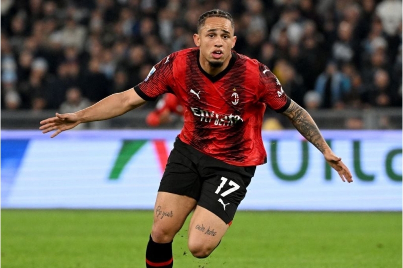 milanin-futbolchusu-lidsde