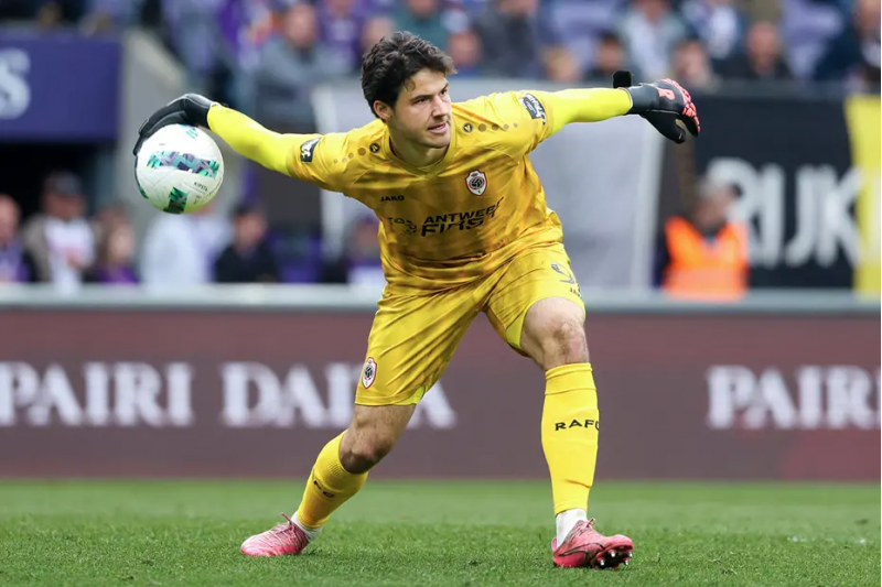 manchester-yunayted-belchikali-qapichini-transfer-edib