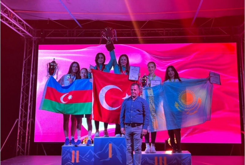 azerbaycan-stolustu-tennischileri-universiadada-gumush-medala-layiq-gorulubler