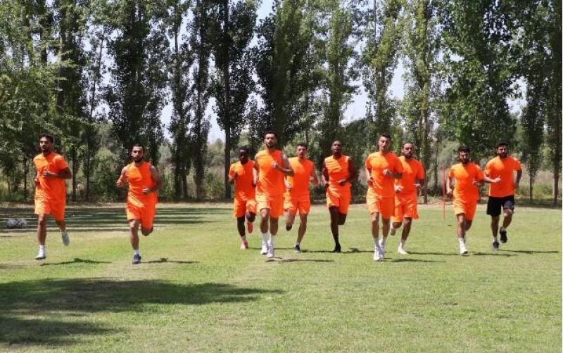 karvan-futbolchulari-ile-vidalashdi