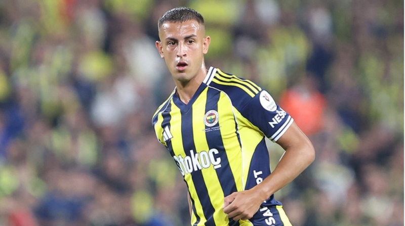 fenerbagcha-22-yashli-futbolchusu-ile-yola-davam-edecek
