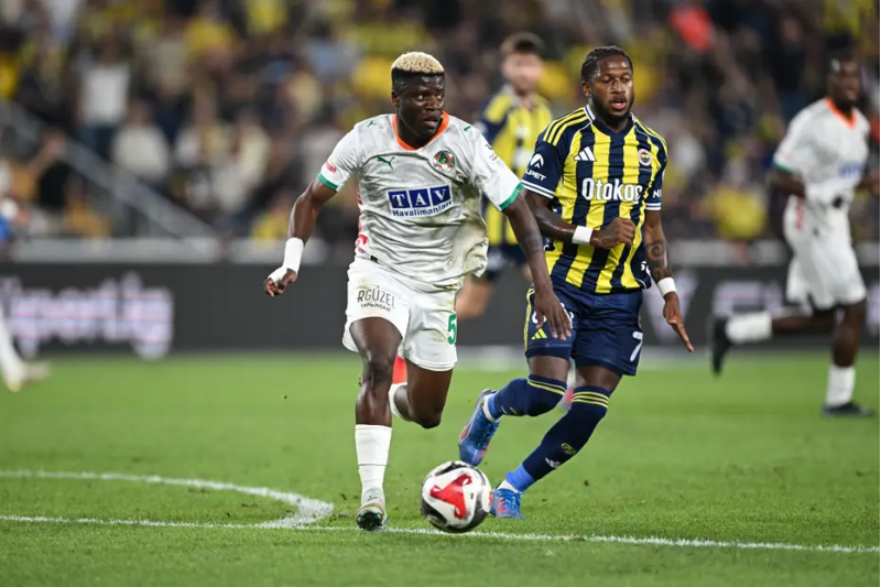 -fenerbagcha-son-deqiqelerde-qelebeni-elden-verdi