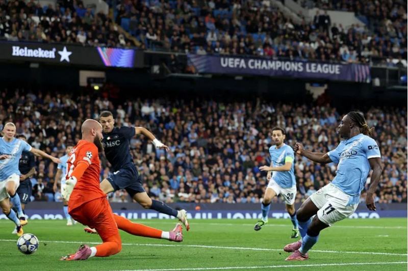 manchester-siti-napolini-2-cavabsiz-qolla-usteledi