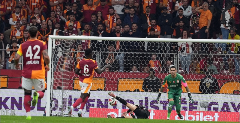 qalatasaray-beshiktash-oyunu-sulhle-basha-chatdi