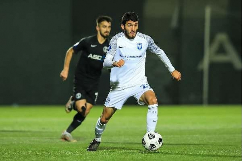 ceyhun-nuriyev-premyer-liqada-100-cu-matchini-kechirib