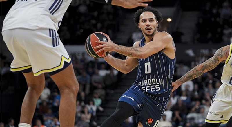 anadolu-efes-bu-movsum-3-cu-qelebesini-qazanib