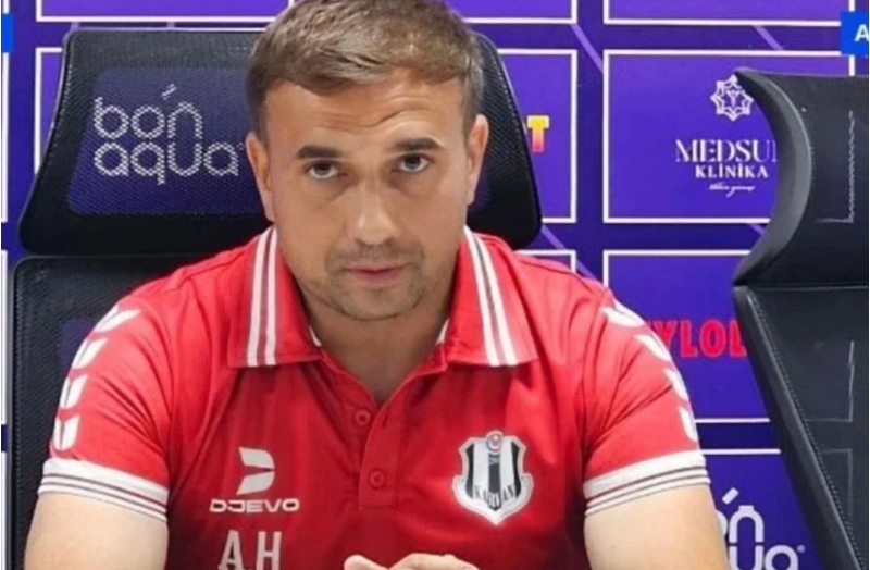 azer-heshimov-meshqchi-meydana-chixib-futbolchunun-yerine-mudafie-olunmali-deyil