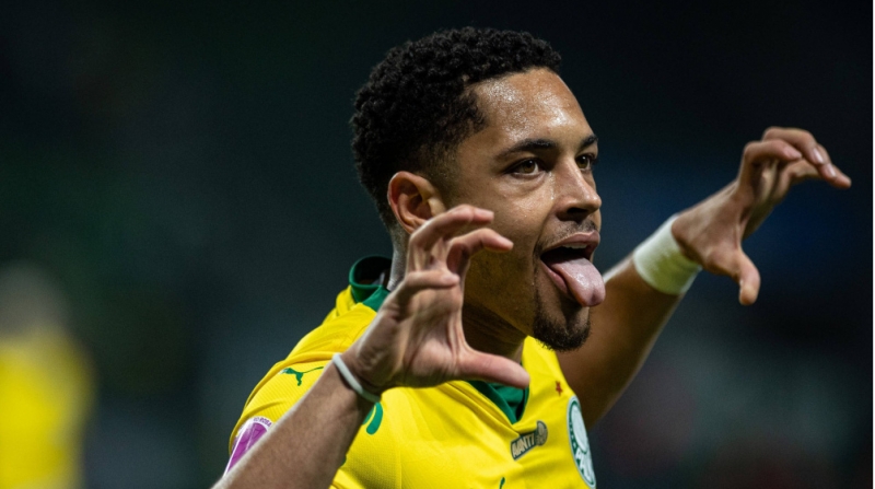 barselonanin-sabiq-futbolchusu-manchester-yunaytede-keche-biler