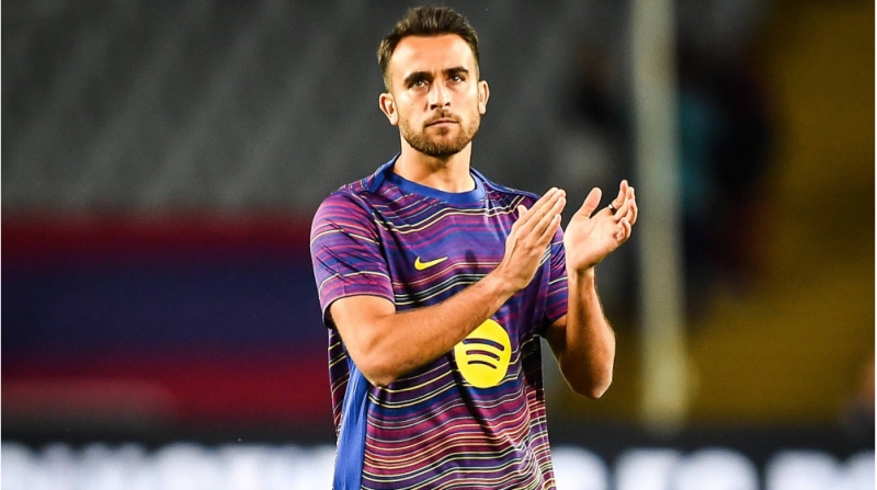 psj-nin-gozu-barselonanin-futbolchusunun-uzerindedir