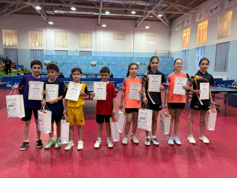 zefer-gunune-hesr-olunan-stolustu-tennis-turniri-kechirilib-2