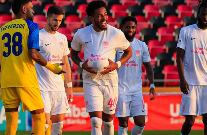 multimedia-sabah-premyer-liqada-300-cu-qolunu-vurub