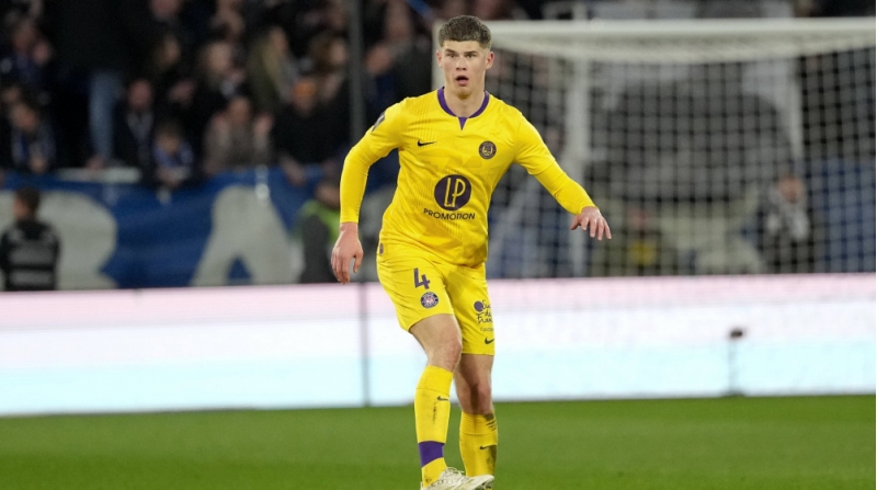 23-yashli-futbolchu-vest-hemin-radarina-dushub