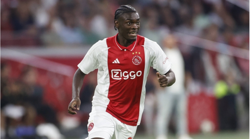 manchester-yunaytedin-gozu-ayaksin-genc-futbolchusuna-dushub