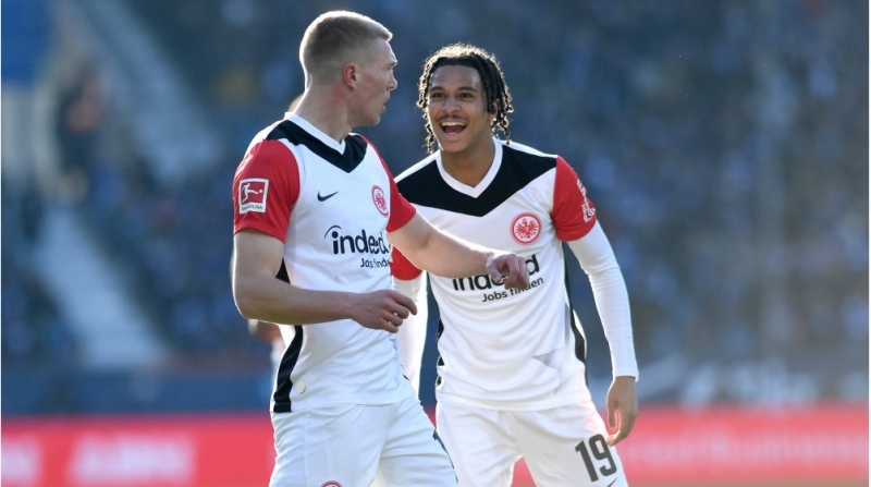 arsenal-almaniya-klubuna-elchi-gonderib