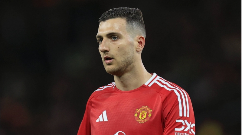 manchester-yunayted-portuqaliyali-futbolchusu-ile-vidalashir