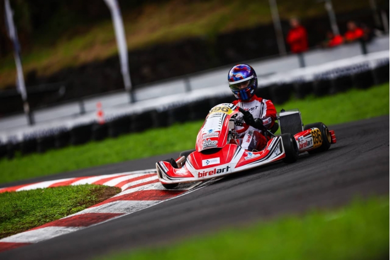 16-yashli-azerbaycanli-portuqaliyada-tarixe-dushdu