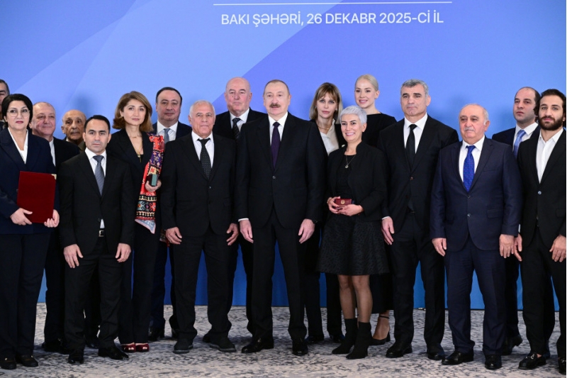 bir-qrup-idmanchi-ve-idman-mutexessisine-yeni-menziller-verilib