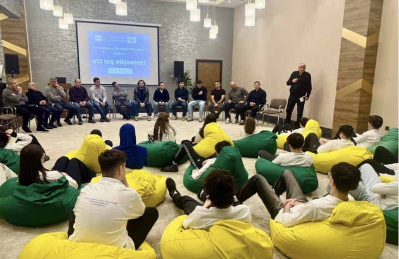 chempion-cudochular-shehid-ovladlari-uchun-qish-dushergesinin-ishtirakchilari-ile-gorushubler