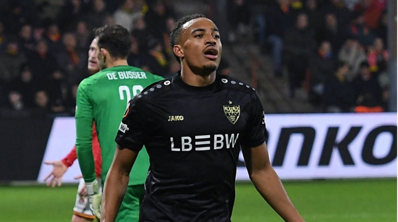 bornmut-shtutqartin-futbolchusunu-alir