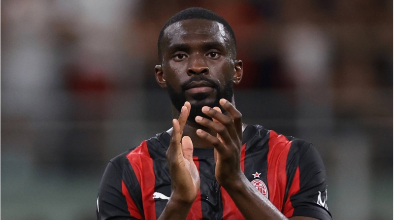 milan-28-yashli-oyunchu-ile-yola-davam-edecek