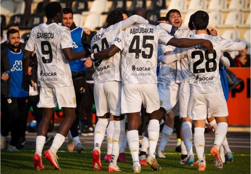 neftchi-piramidse-qarshi