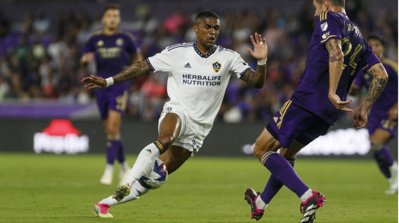 duqlas-kosta-b-seriyasinin-klubuna-kechecek