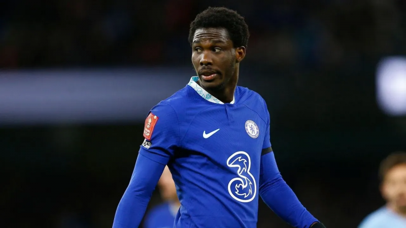 chelsi-futbolchusunu-geri-qaytarib