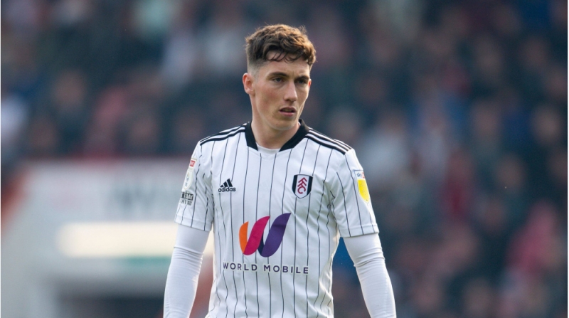 fulhemin-yarimmudafiechisi-komandasini-deyishe-biler