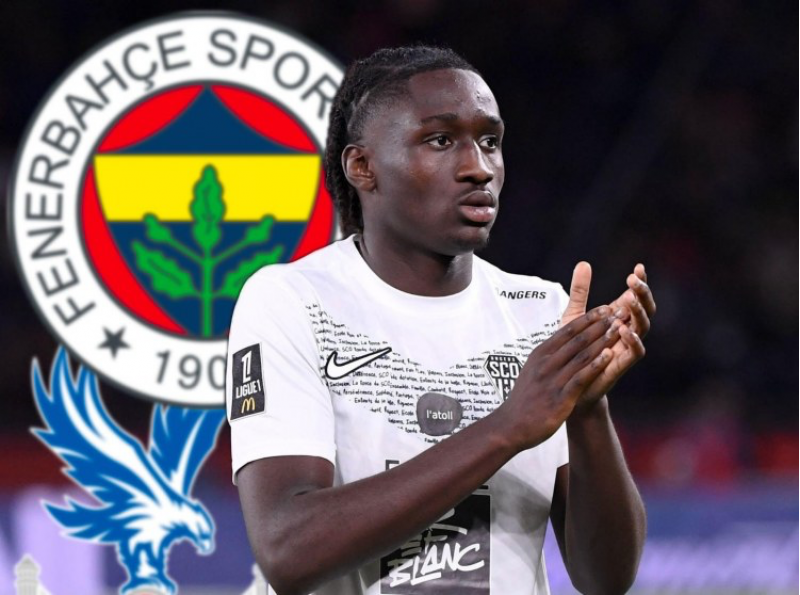 fenerbagcha-fransada-futbolchu-alir