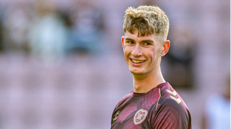 18-yashli-futbolchu-tottenhemde