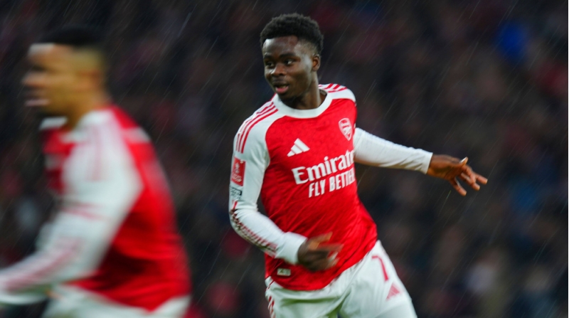 saka-arsenalla-5-illik-muqavile-imzaladi