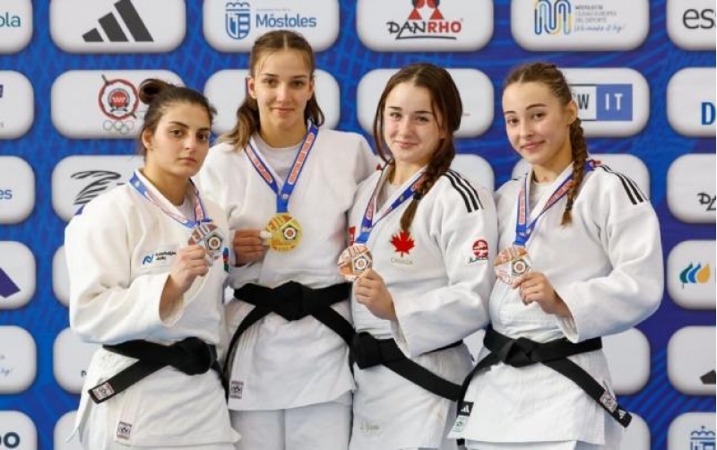 azerbaycan-cudochusundan-gumush-medal