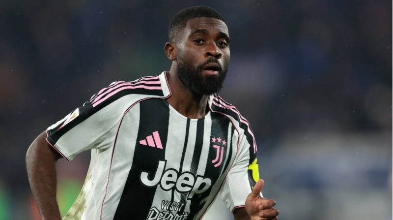 yuventus-afrikali-futbolchudan-razidir