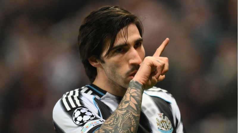 nyukasl-manchester-yunaytedden-100-milyon-avro-teleb-edir-2