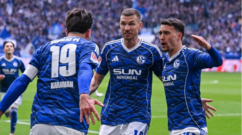 ceko-almaniya-klubunu-terk-ede-biler