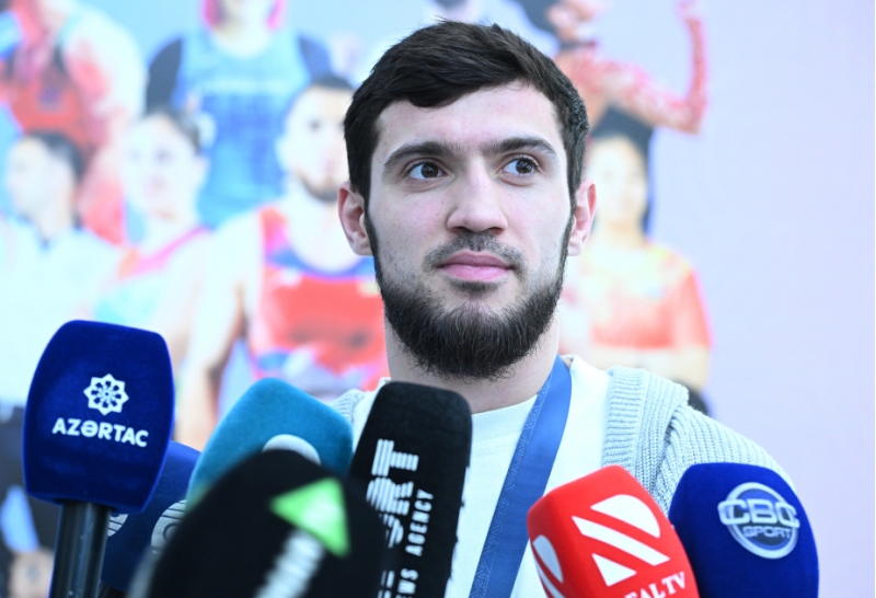 qashim-maqomedov-medal-teqdimati-zamani-olimpiya-oyunlari-ile-bagli-xosh-xatireler-yeniden-canlandi