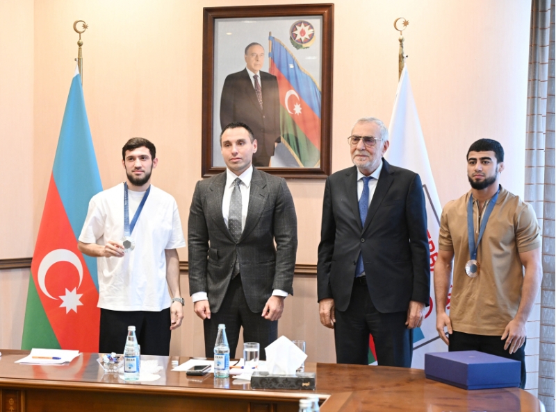 paris-2024-yenilenmish-olimpiya-medallari-azerbaycan-idmanchilarina-teqdim-olunub