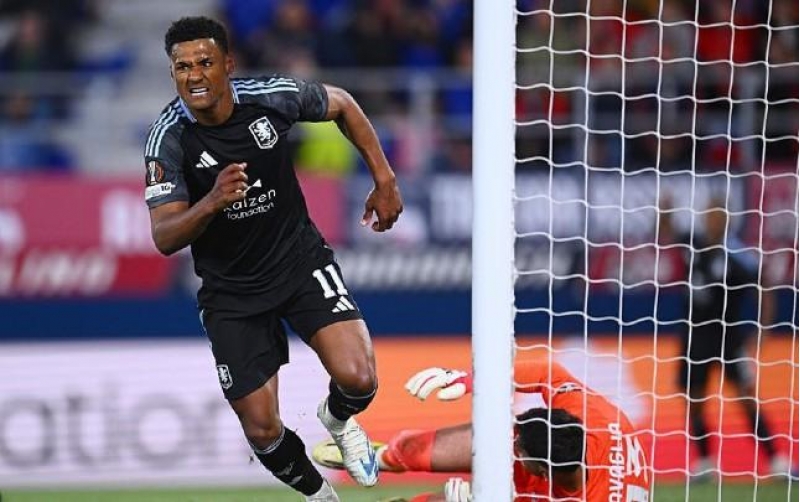 aston-villa-ve-frayburqdan-qelebe