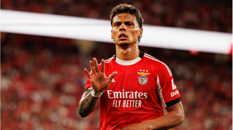 napolinin-gozu-benfikanin-uzerindedir