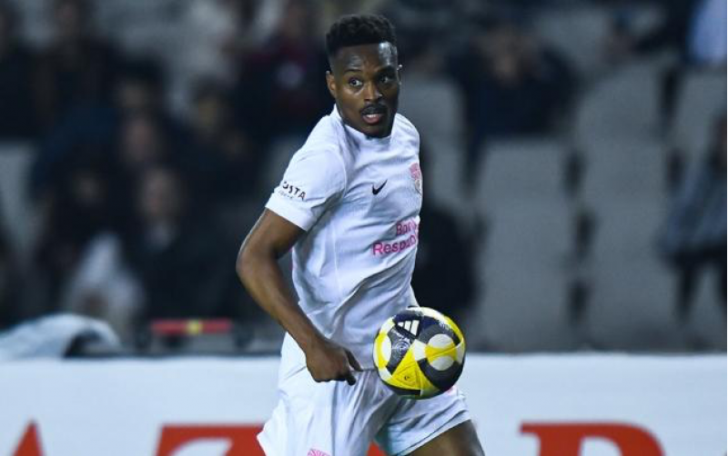 coy-lens-mikelsin-uz-sumuyu-qirilib