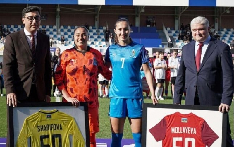 millinin-uzvlerine-xatire-hediyyesi-teqdim-olundu