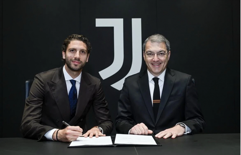 yuventusda-yeni-muqavile-6