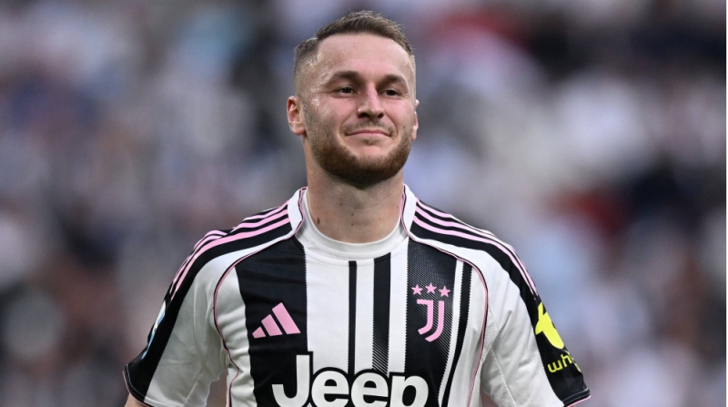 qalatasaray-manchester-yunaytedle-reqabete-girdi