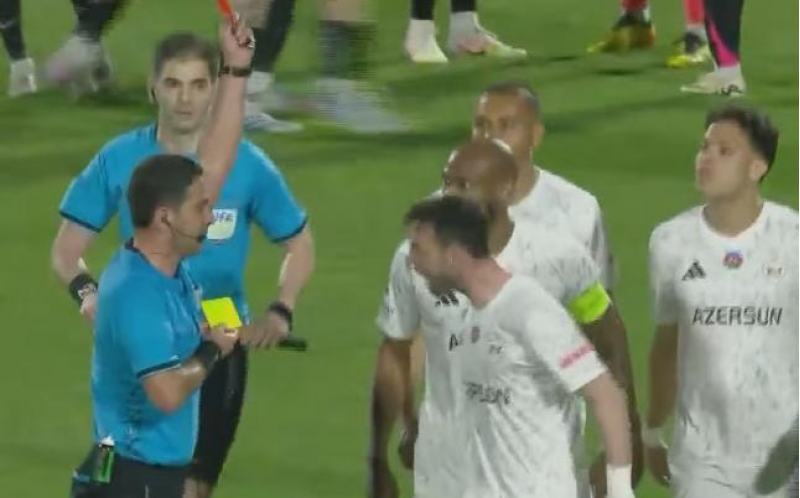 qarabag-futbolchularinin-etiraz-etdiyi-penalti-epizodu