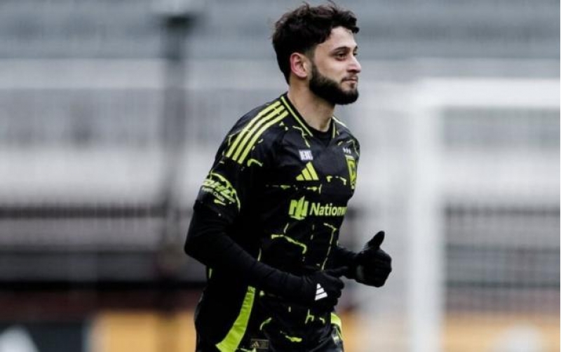 neriman-qelebeni-kenardan-izledi