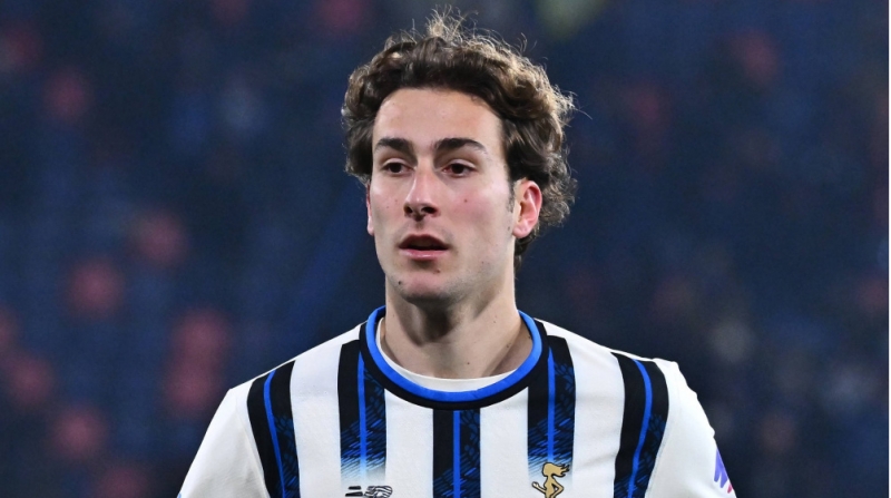 yuventusun-gozu-atalantanin-futbolchusuna-dushub