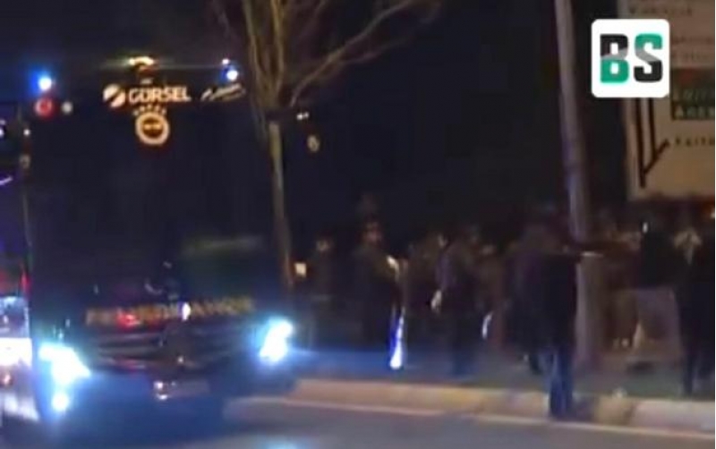 azarkeshler-fenerbagchanin-avtobusunu-dasha-basdilar