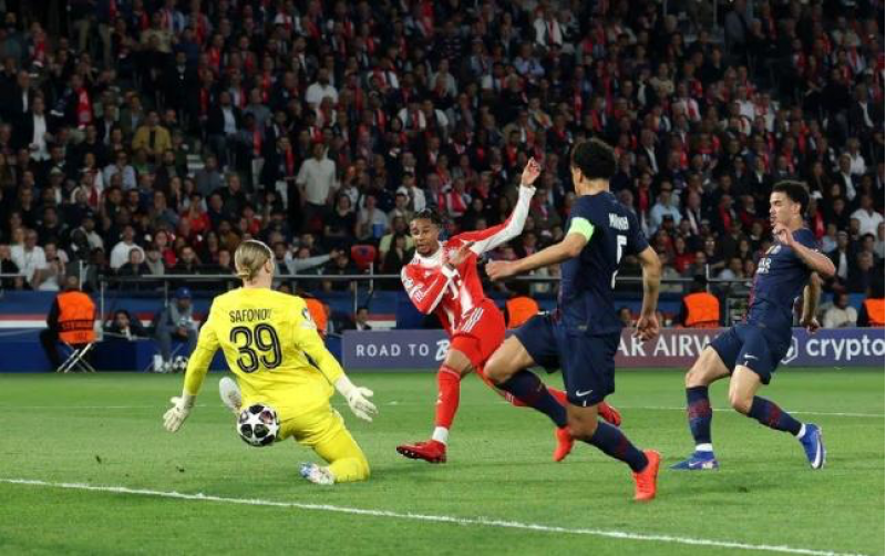 psj-9-qolun-vuruldugu-oyunda-bavariyani-meglub-etdi