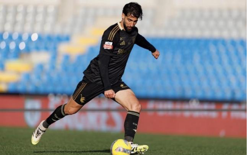 qarabag-portuqaliyali-futbolchu-ile-maraqlanir-2